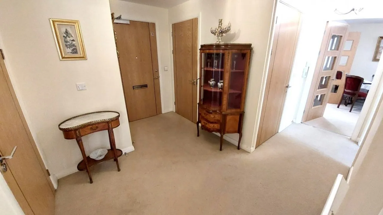 Broadfield Court, Prestwich, M25, photo 3