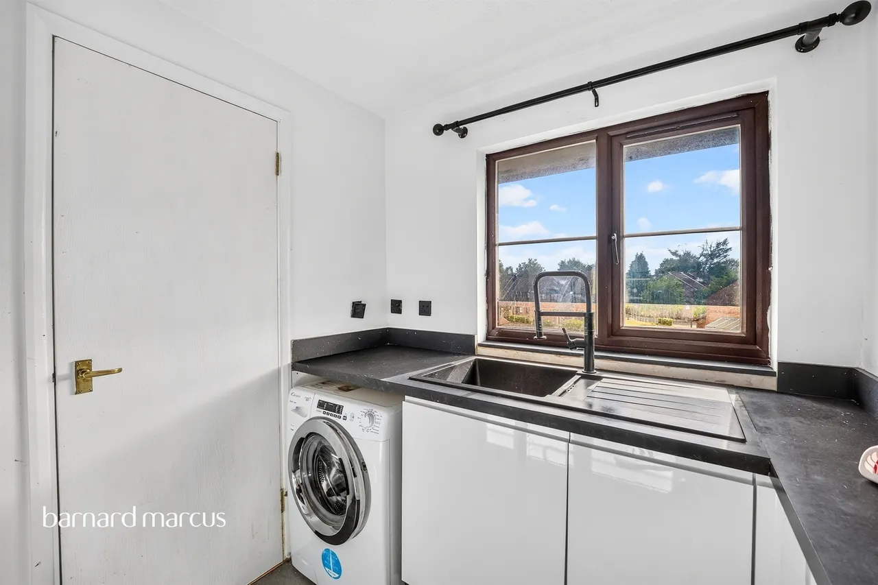 Lowry Crescent, Mitcham, CR4, photo 18