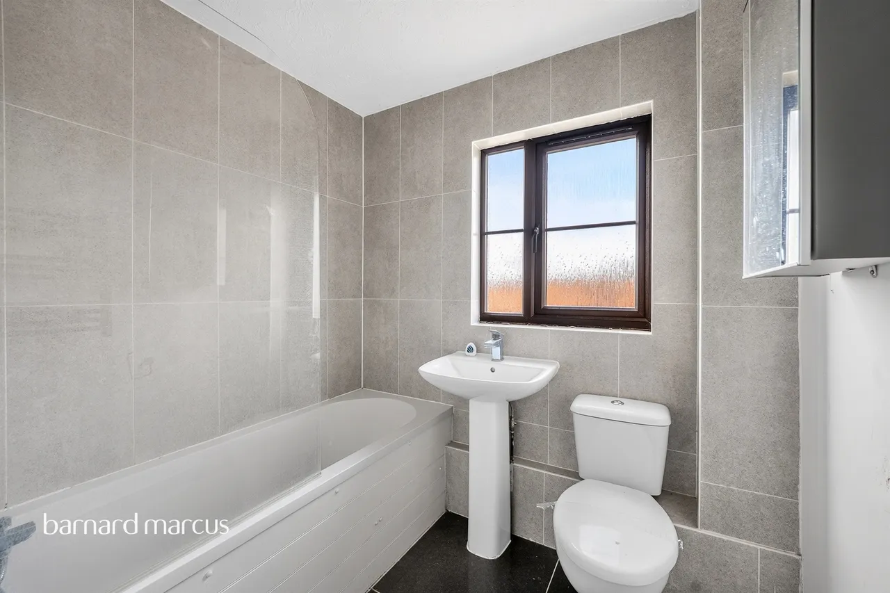 Lowry Crescent, Mitcham, CR4, photo 5