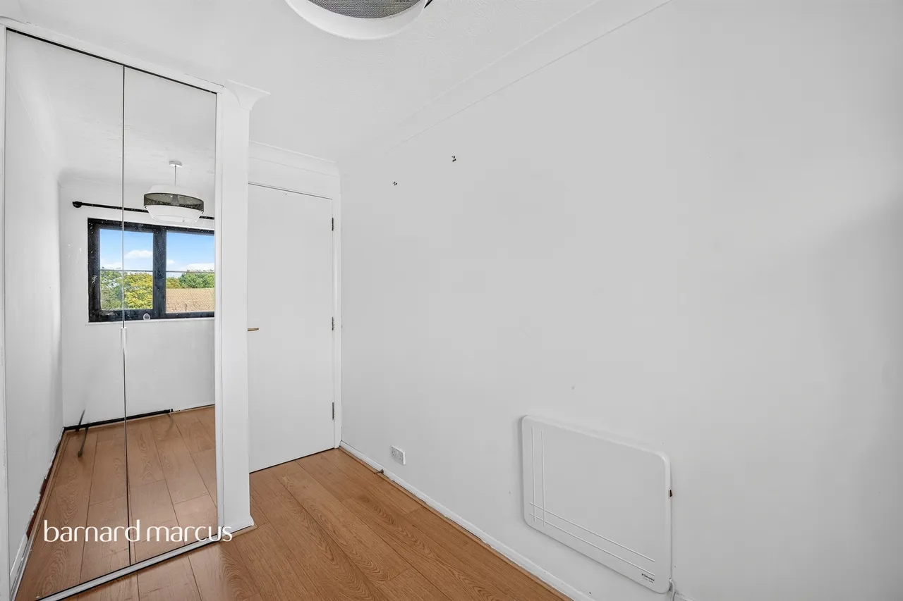 Lowry Crescent, Mitcham, CR4, photo 8