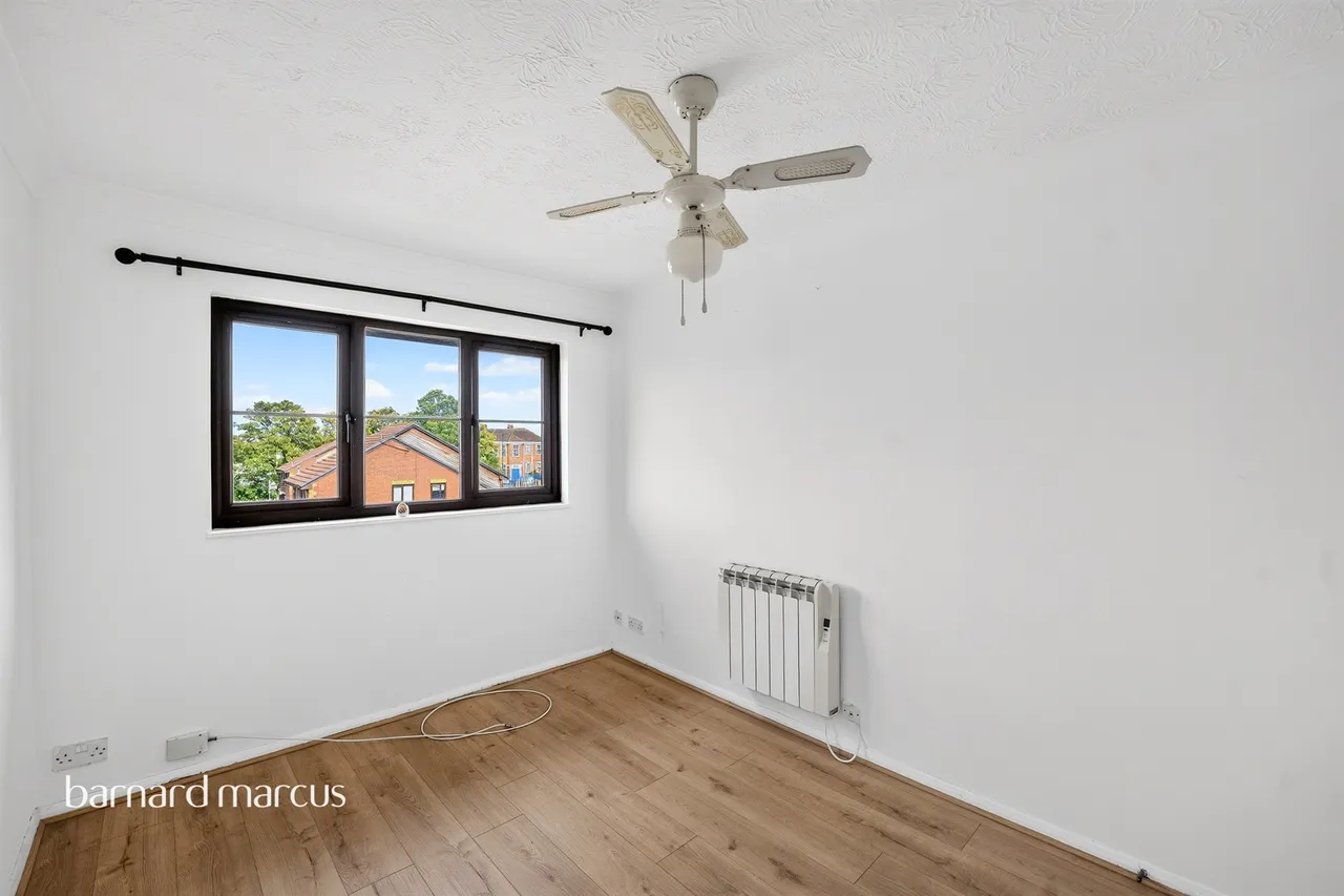 Lowry Crescent, Mitcham, CR4, photo 12