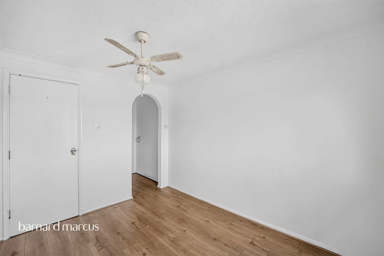 Lowry Crescent, Mitcham, CR4, photo 14