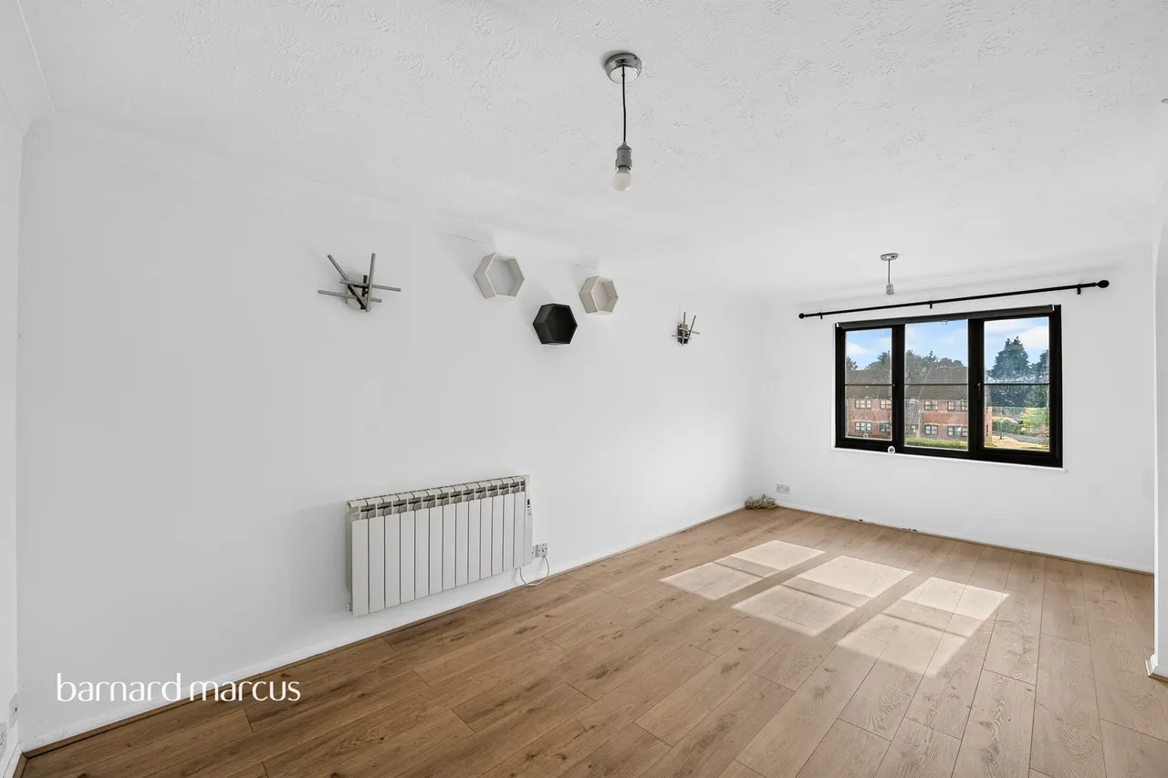 Lowry Crescent, Mitcham, CR4, photo 6