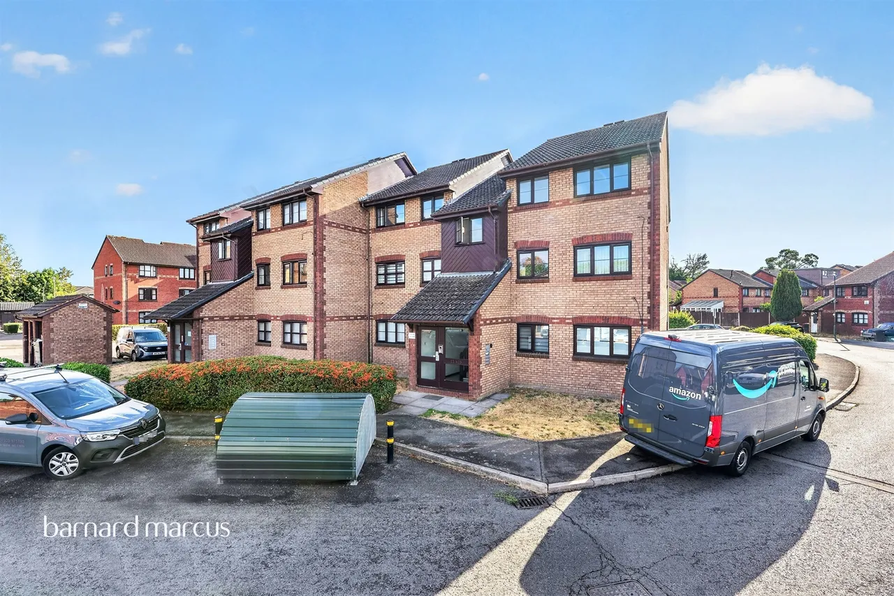 Lowry Crescent, Mitcham, CR4, photo 4