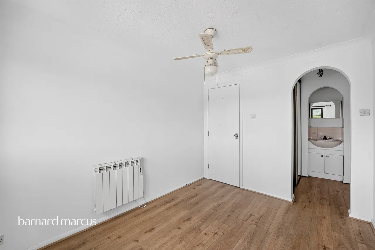Lowry Crescent, Mitcham, CR4, photo 15
