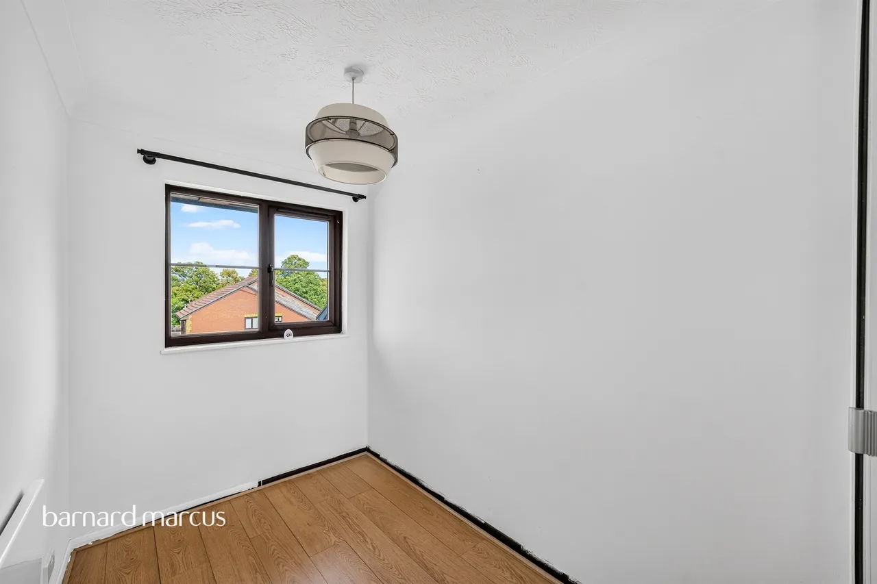 Lowry Crescent, Mitcham, CR4, photo 10