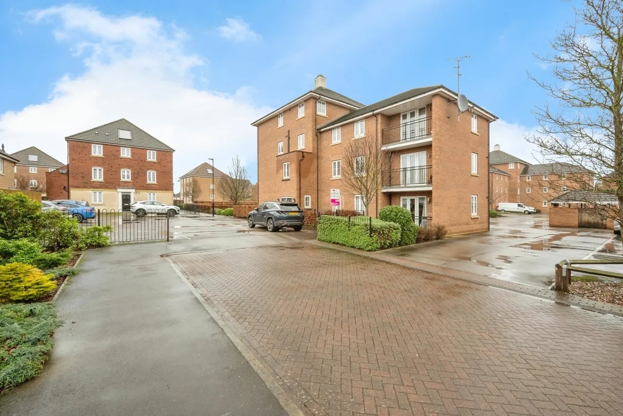 2 bed flat for sale — Derwent Drive, Doncaster, South Yorkshire, DN4