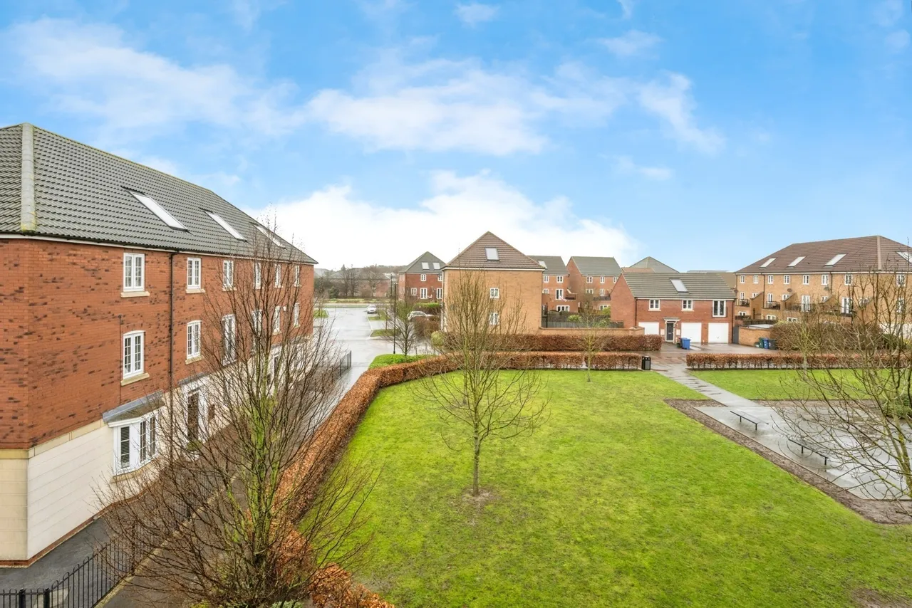 Derwent Drive, Doncaster, South Yorkshire, DN4, photo 11