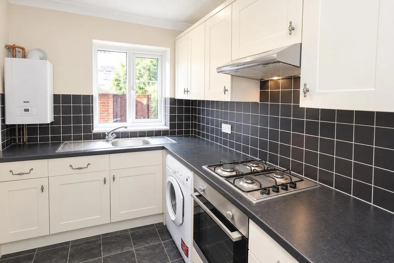 Belmont Road, Leatherhead, KT22, photo 2