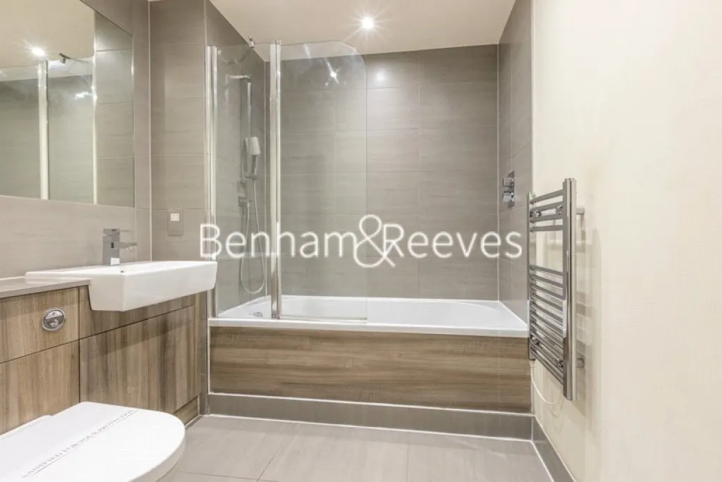 Boulevard Drive, Beaufort Park, NW9, photo 4