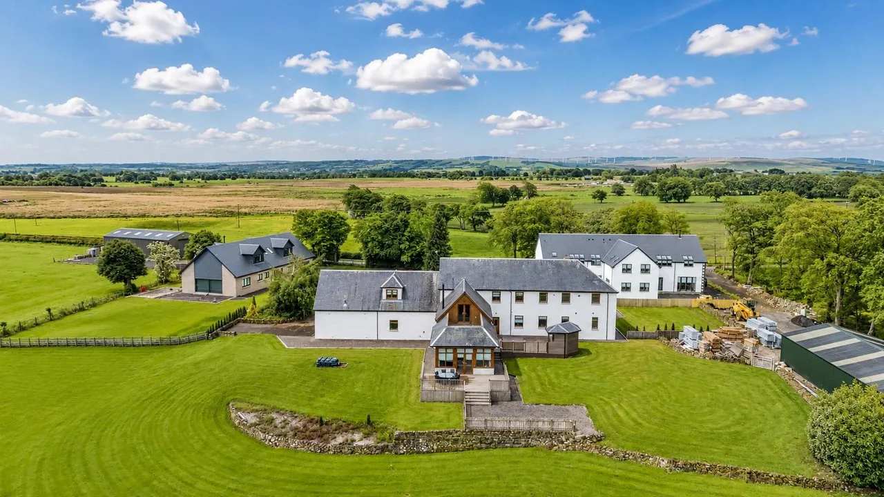 Strathaven, ML10 6RP, photo 45