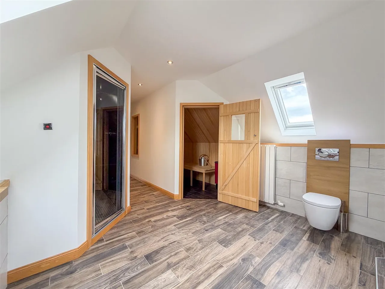 Strathaven, ML10 6RP, photo 35