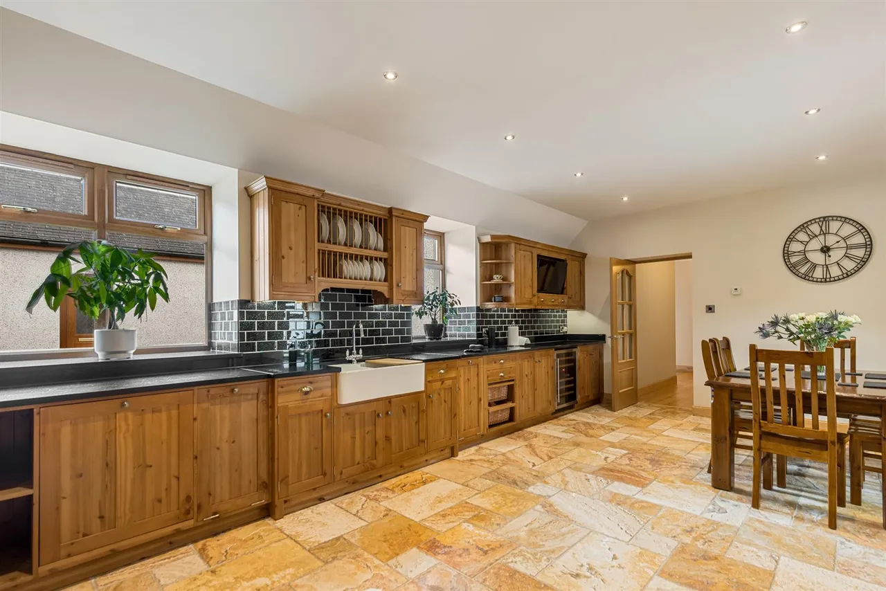 Strathaven, ML10 6RP, photo 9