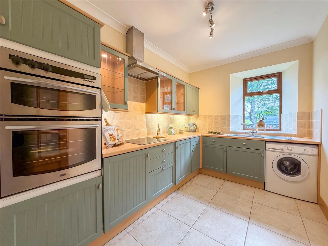 Strathaven, ML10 6RP, photo 38
