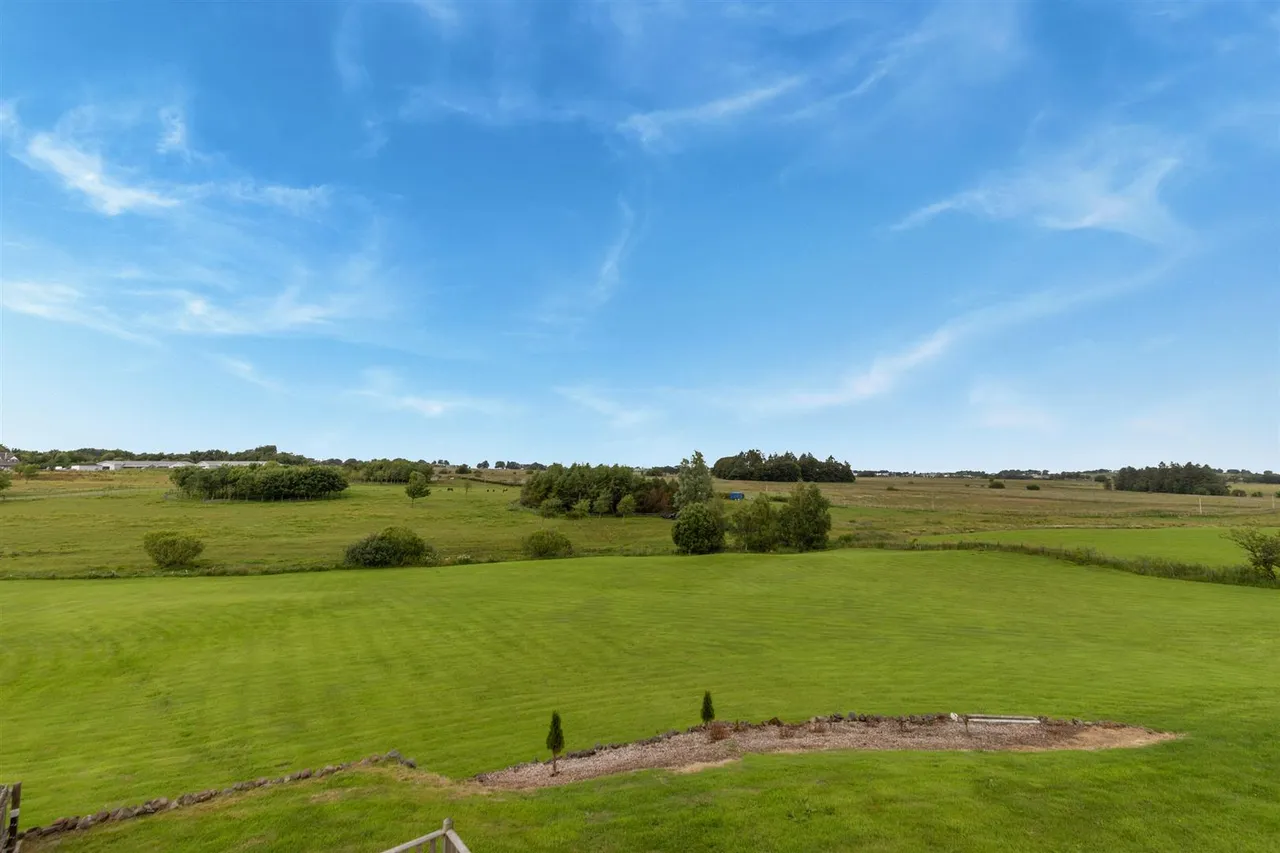 Strathaven, ML10 6RP, photo 42