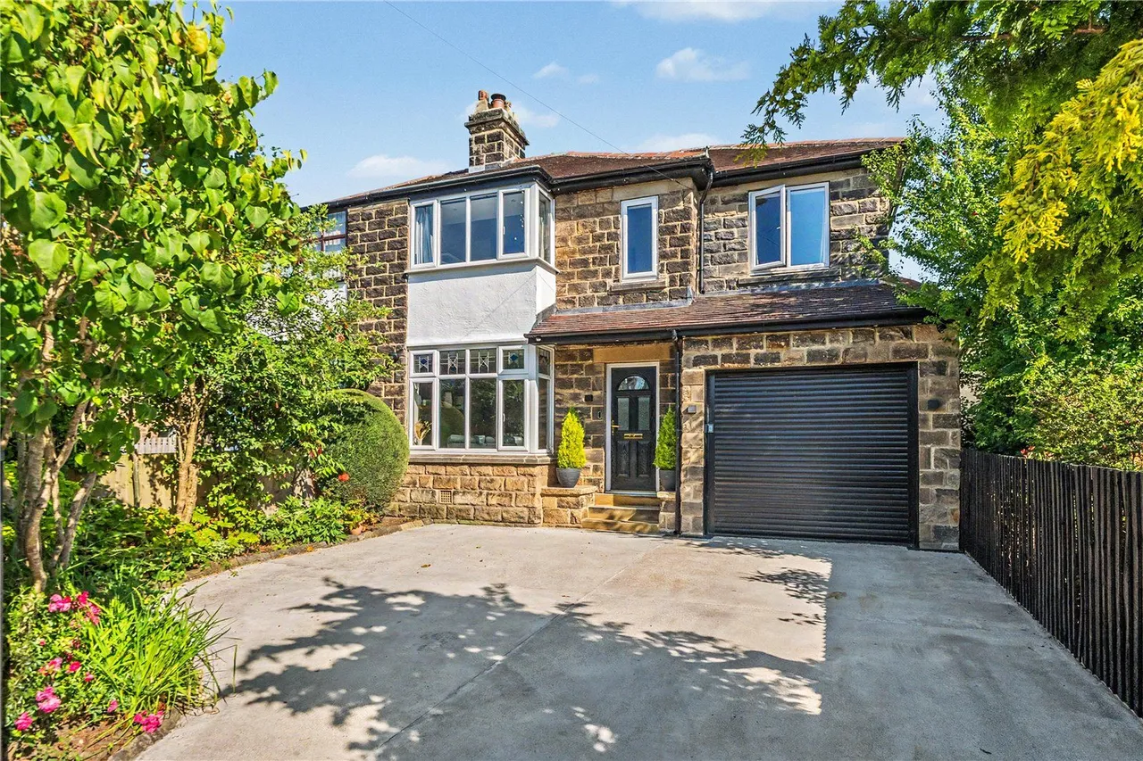 4 bed house for sale, Renton Avenue, Guiseley, LS20