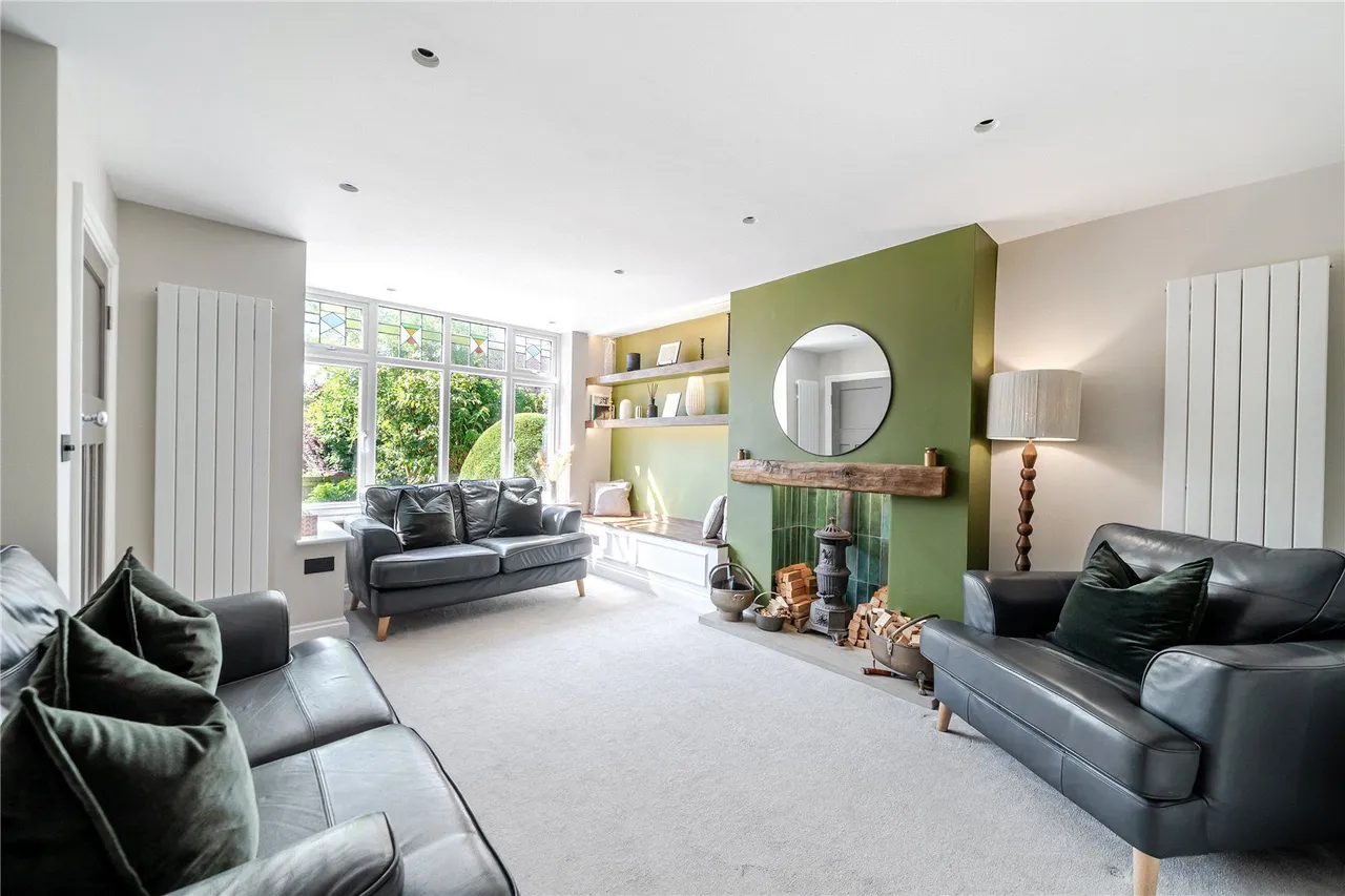 Renton Avenue, Guiseley, LS20, photo 6