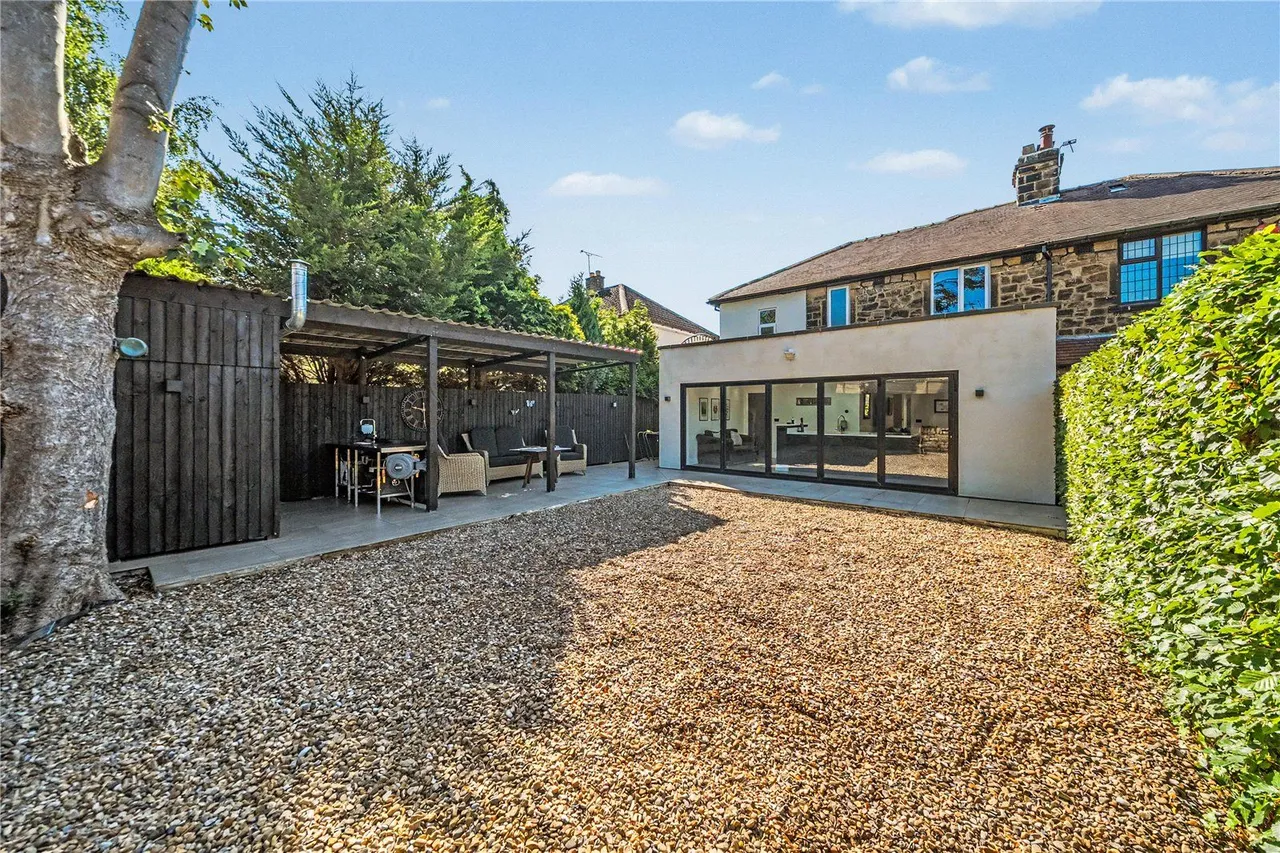 Renton Avenue, Guiseley, LS20, photo 8