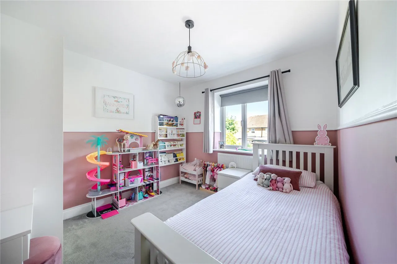 Renton Avenue, Guiseley, LS20, photo 16