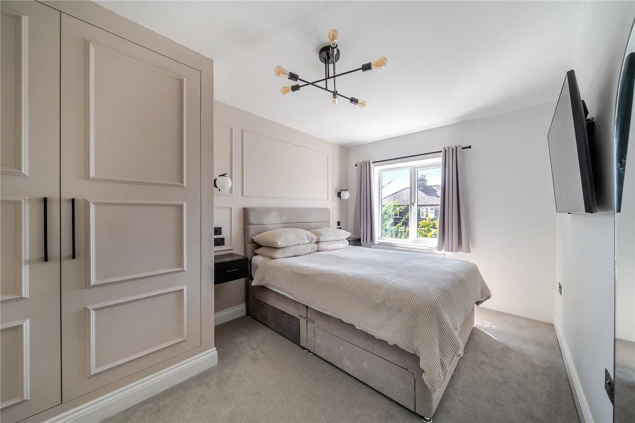 Renton Avenue, Guiseley, LS20, photo 7