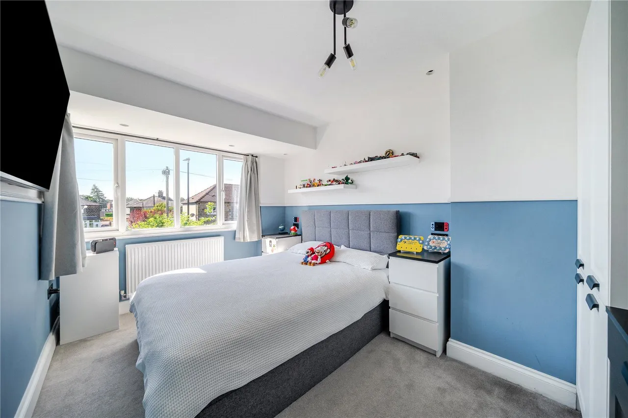 Renton Avenue, Guiseley, LS20, photo 15