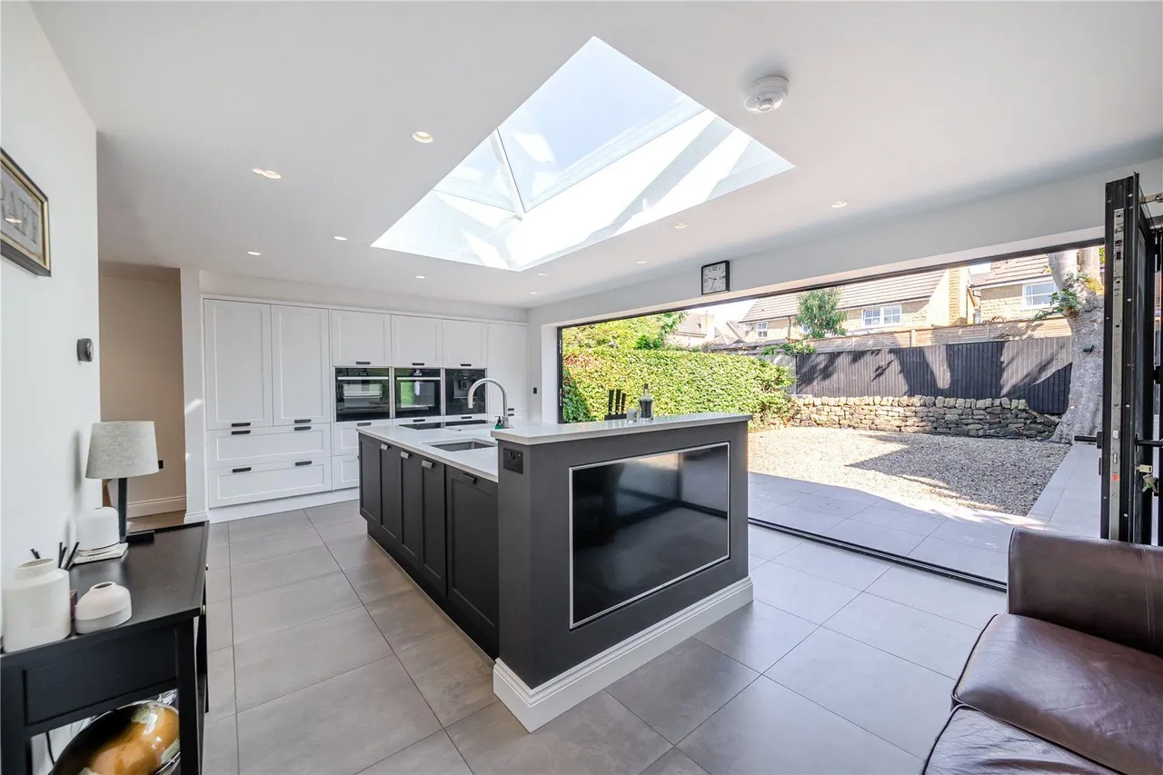 Renton Avenue, Guiseley, LS20, photo 11