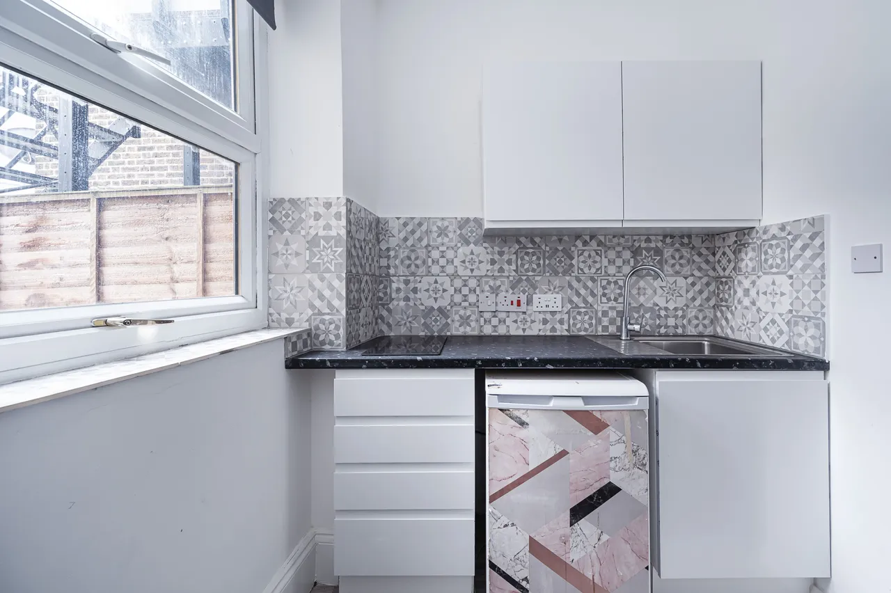Flat 2, 8 Bodney Road, London, photo 3