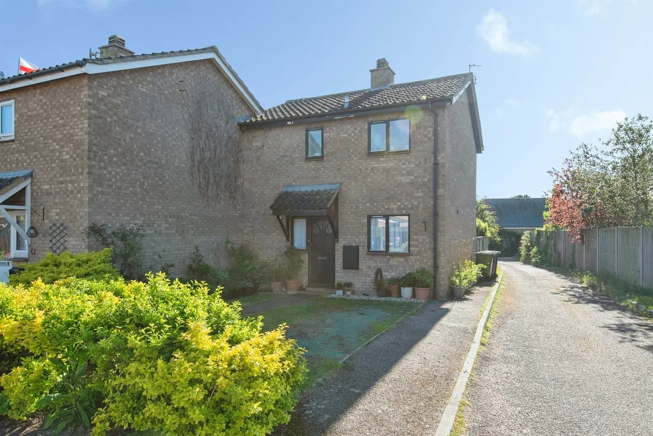 2 bed house for sale — Church Lane, Guilden Morden, Royston