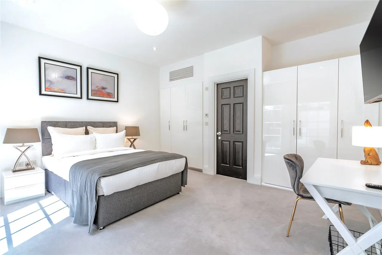 Lincoln's Inn Fields, London, WC2A, photo 10