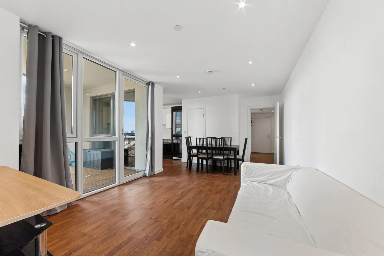 2 bed flat for sale, Terry Spinks Place, London, E16