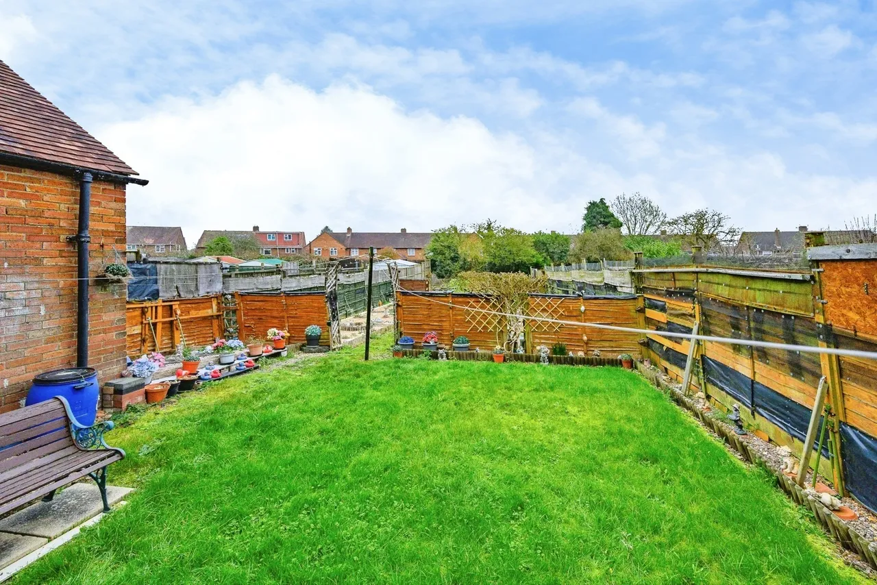 Abbey Drive, Luton, Bedfordshire, LU2, photo 17