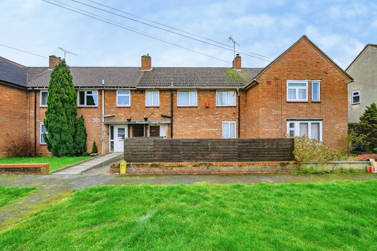 3 bed house for sale — Abbey Drive, Luton, Bedfordshire, LU2