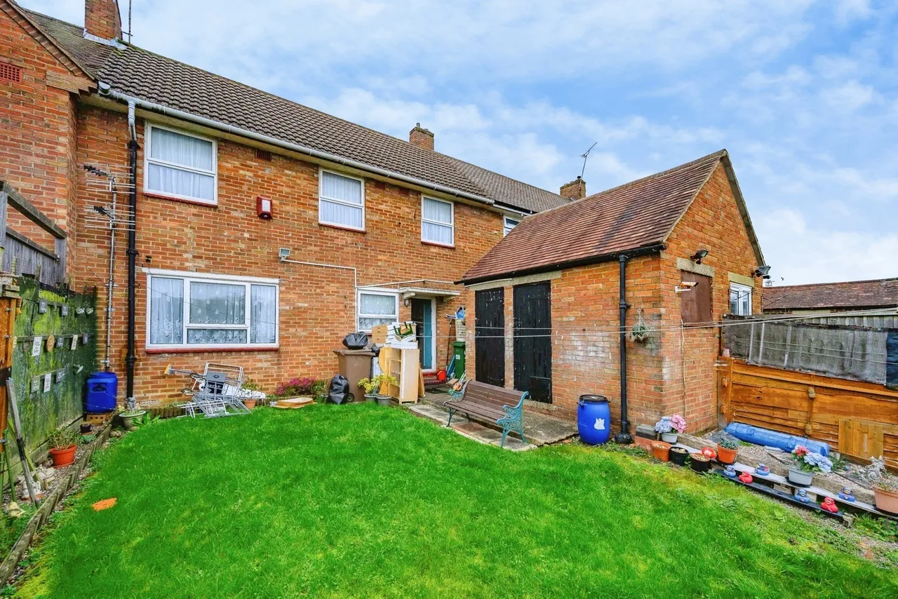 Abbey Drive, Luton, Bedfordshire, LU2, photo 16