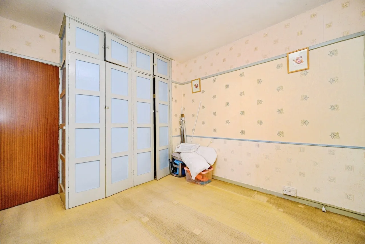 Abbey Drive, Luton, Bedfordshire, LU2, photo 12