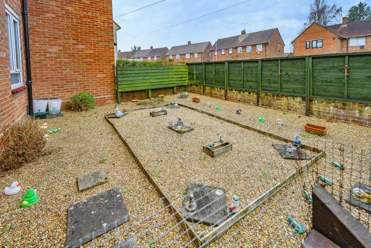 Abbey Drive, Luton, Bedfordshire, LU2, photo 4