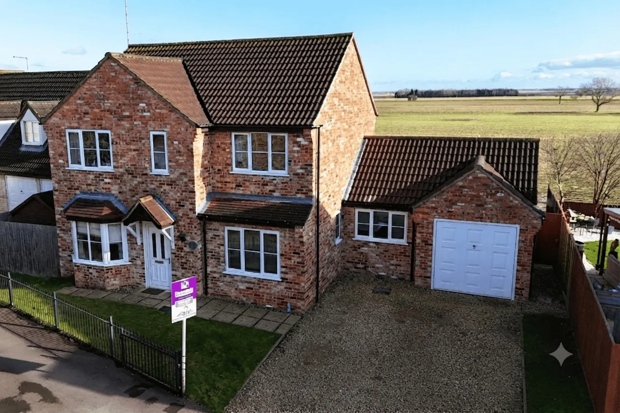 4 bed house for sale — Old Station Yard, Morton, Bourne, PE10