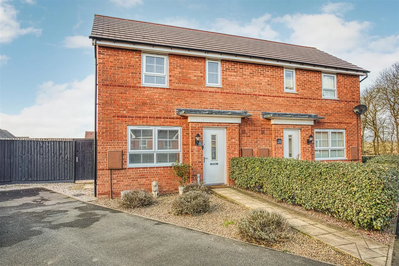 2 bed house for sale, Trent Way, Mickleover