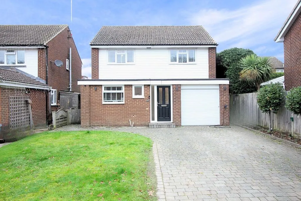 4 bed house for sale — Woodlands Way, Horsham, West Sussex RH13 9TF