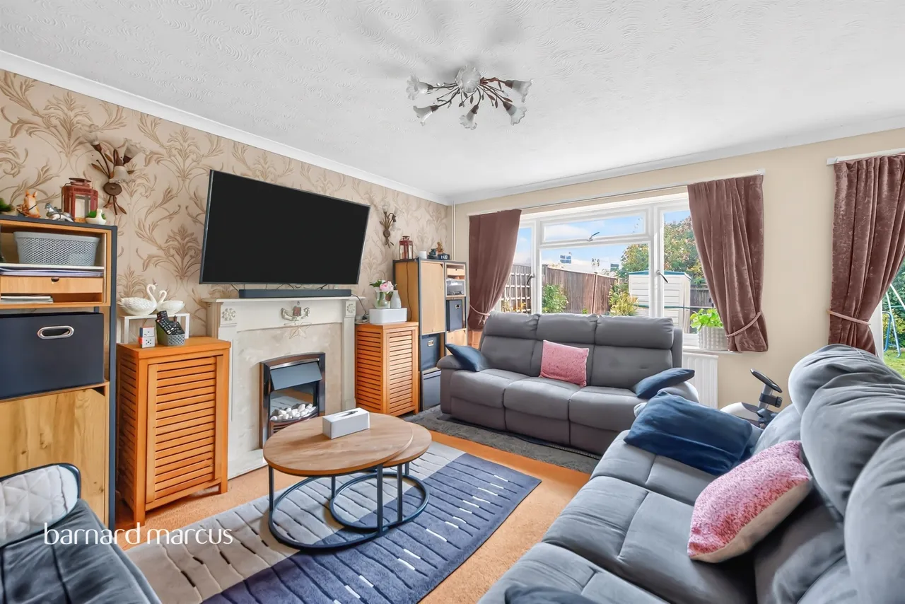 Holcon Court, Redhill, RH1, photo 4