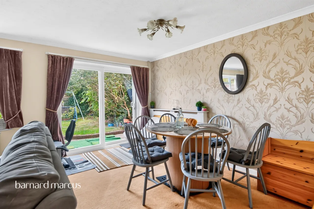 Holcon Court, Redhill, RH1, photo 5
