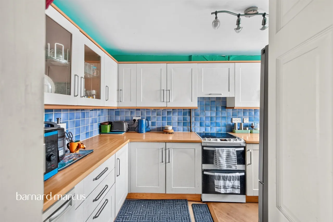 Holcon Court, Redhill, RH1, photo 6