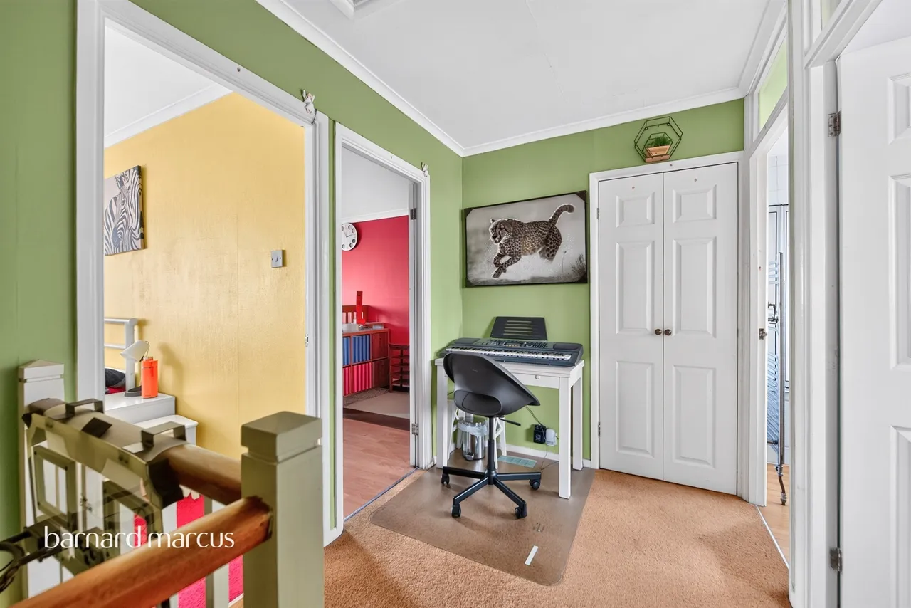 Holcon Court, Redhill, RH1, photo 11