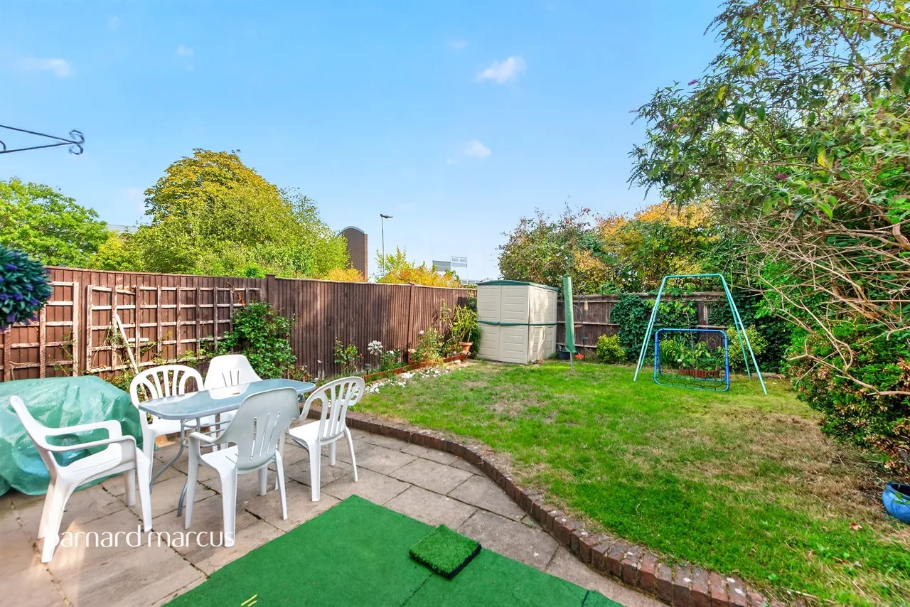 Holcon Court, Redhill, RH1, photo 18