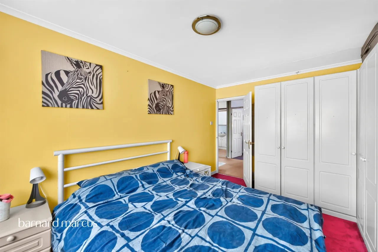 Holcon Court, Redhill, RH1, photo 13