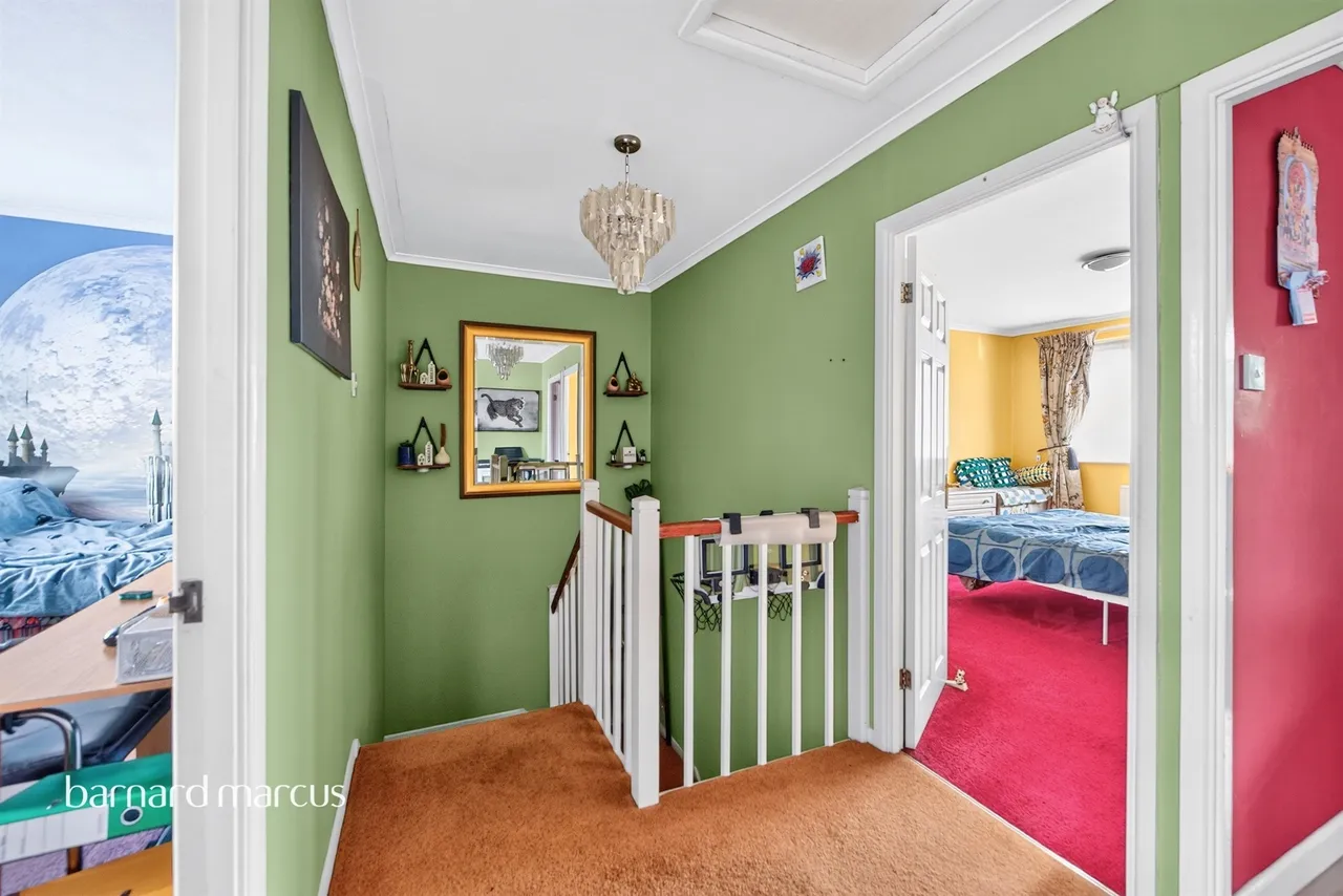 Holcon Court, Redhill, RH1, photo 10