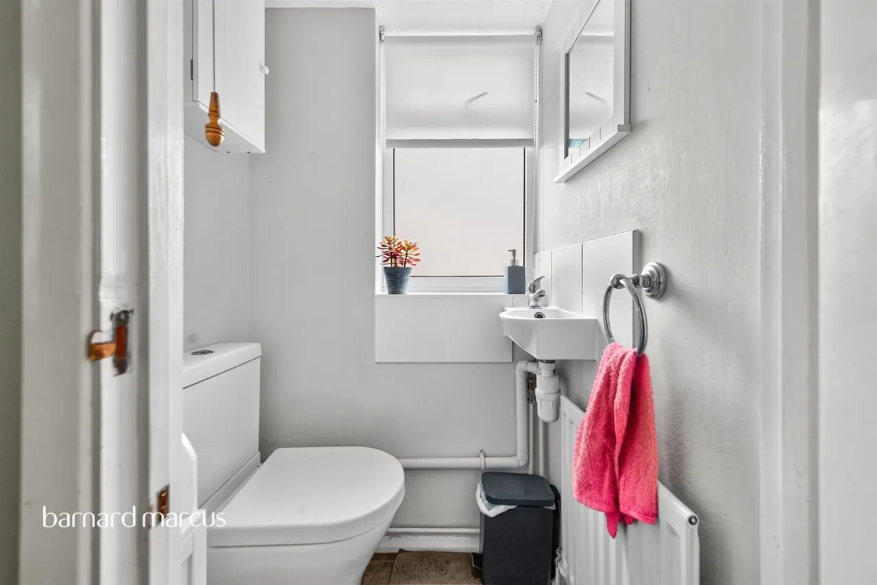 Holcon Court, Redhill, RH1, photo 9