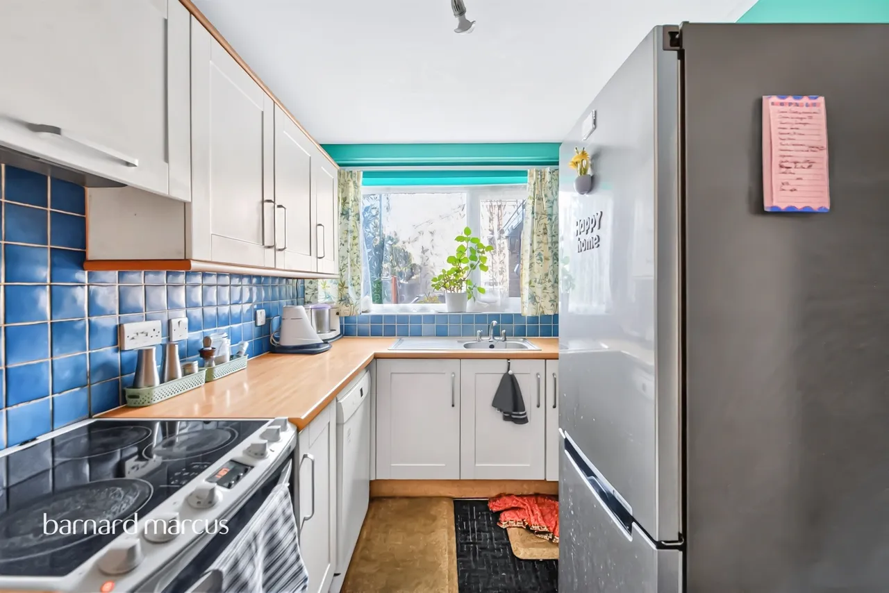 Holcon Court, Redhill, RH1, photo 7