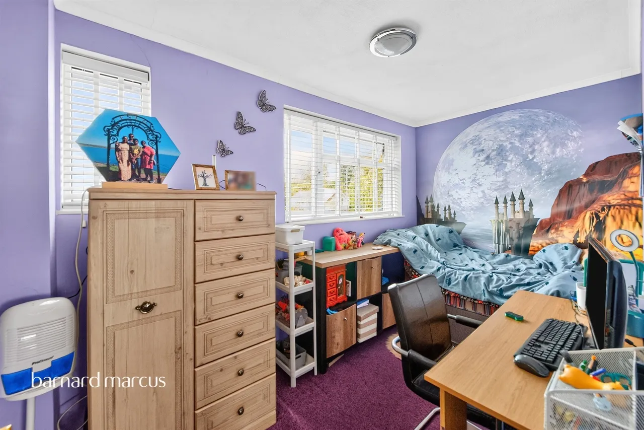 Holcon Court, Redhill, RH1, photo 15