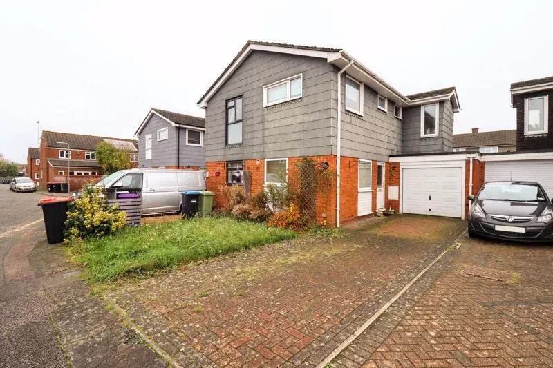 3 bed house for sale — Maple Grove, Woburn Sands, Milton Keynes, Buckinghamshire, MK17 8QN