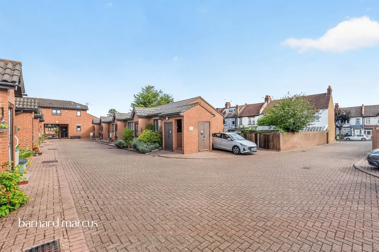 Bletchingley Close, Thornton Heath, CR7, photo 17